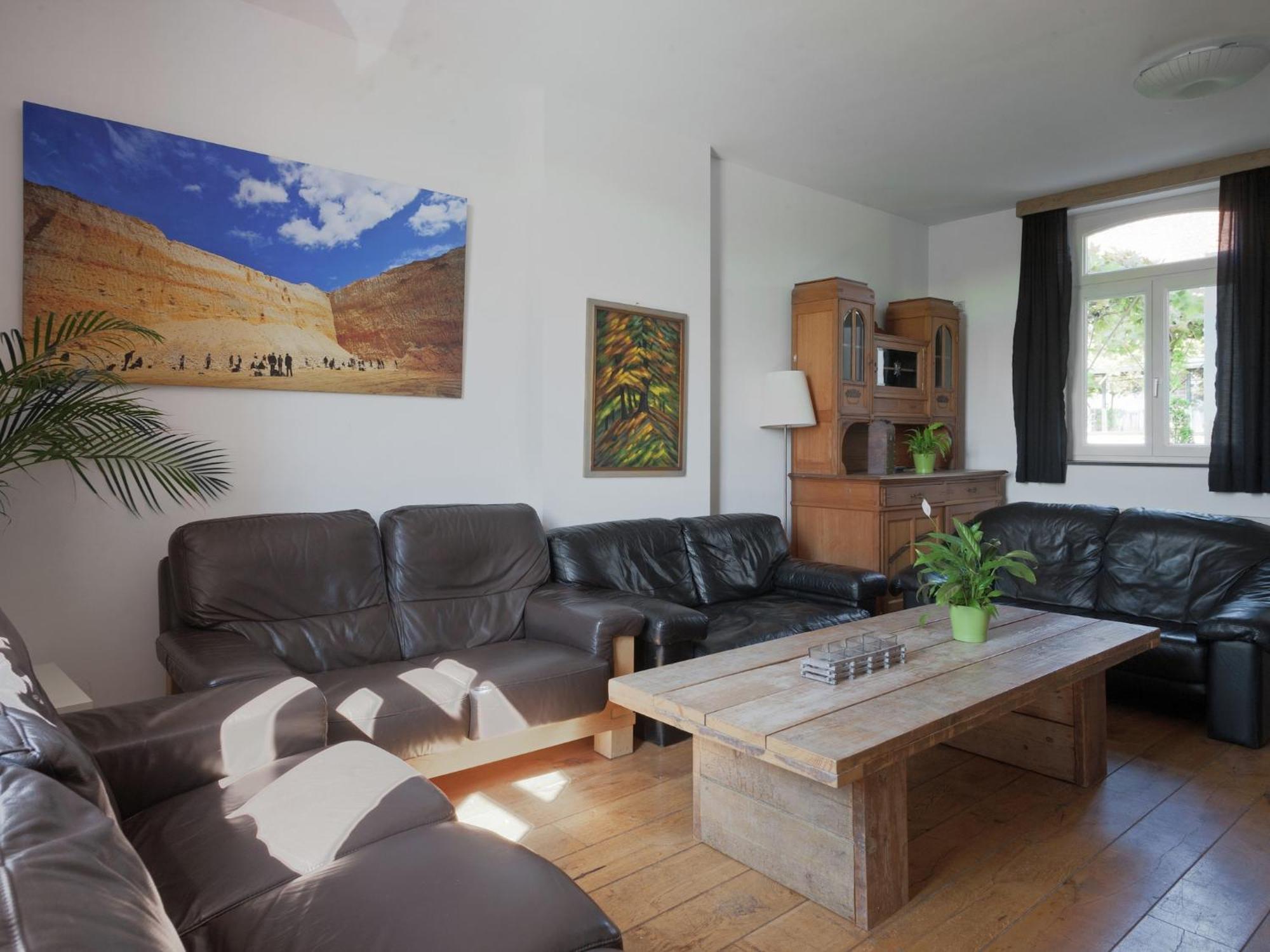 Vintage In With Forest Nearby Vakantiehuis